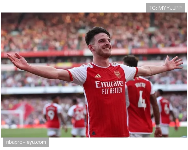 赖斯无球跑动屡现高光，成为本赛季英超新晋焦点