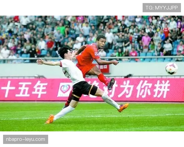 黄潜防守坚如磐石，稳固后防助力积分榜强势突围