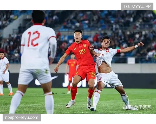 越南国家队“黄金星战士”迎战国际友谊赛，全新团队风貌引关注