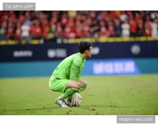 门将释放球规则拆解：哪些动作算违规引发间接任意球？