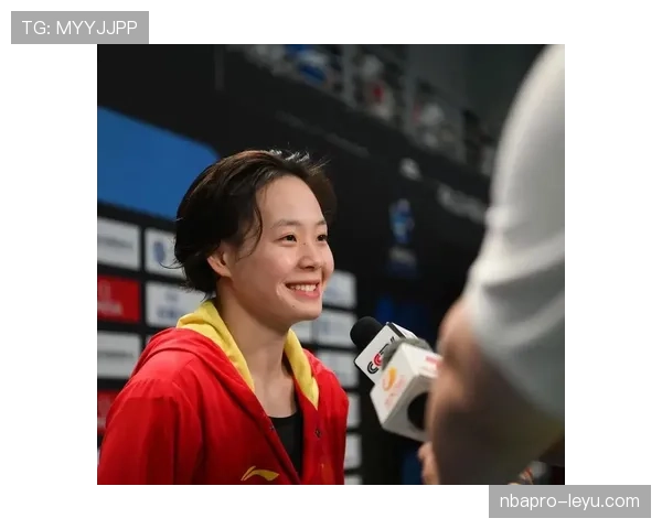 陈艺文家里那个跳水池，比我家客厅还大